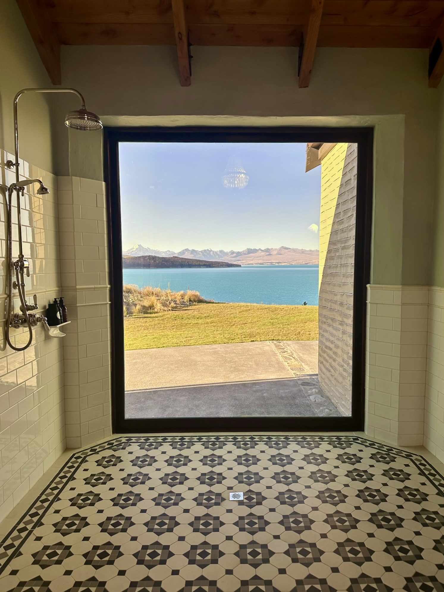 Mt. Cook Lakeside Retreat bathroom